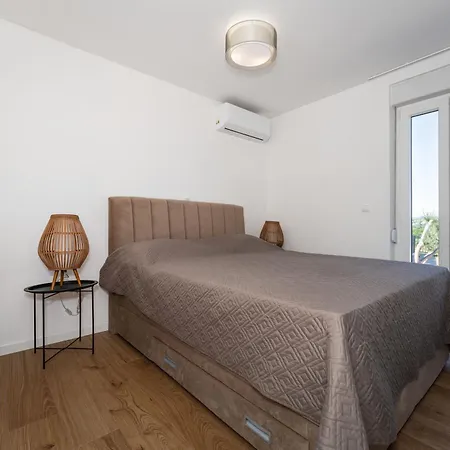 Kuca Za Odmor Leona Holiday home Dusic