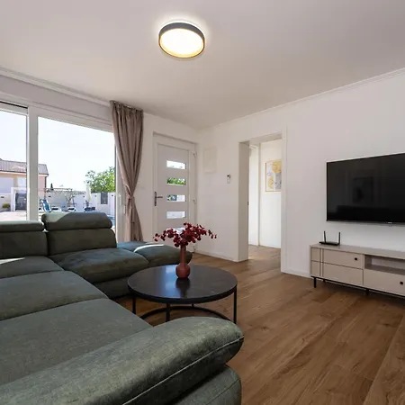 Holiday home Kuca Za Odmor Leona