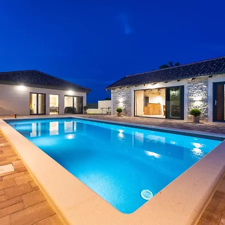 Holiday home Kuca Za Odmor Leona