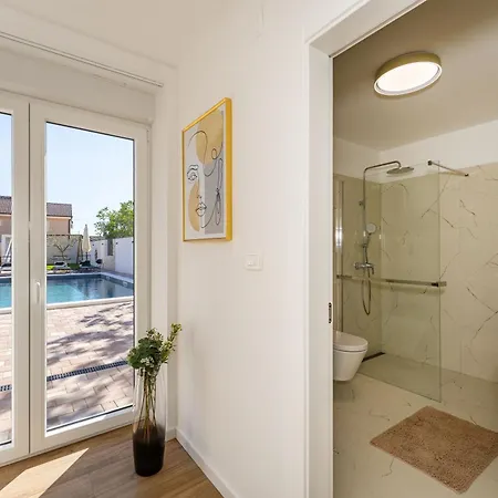Holiday home Kuca Za Odmor Leona *