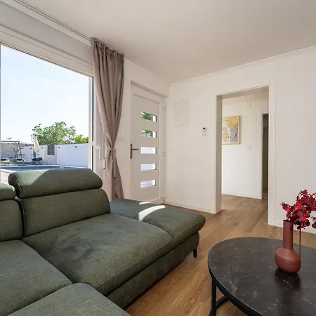 Kuca Za Odmor Leona Holiday home *