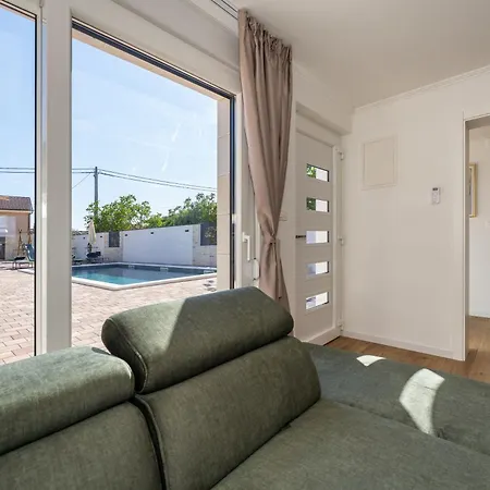 Holiday home Kuca Za Odmor Leona *