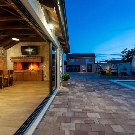 Holiday home Kuca Za Odmor Leona